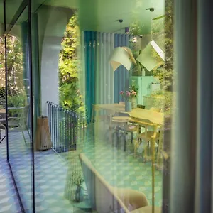 Bagatelle Gardenhouse Ungarn